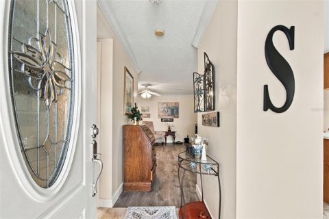 Condo in New Port Richey, Florida, 2 bedrooms  № 2391442 - photo 7