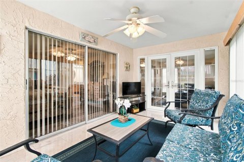 Condo in New Port Richey, Florida, 2 bedrooms  № 2391442 - photo 27