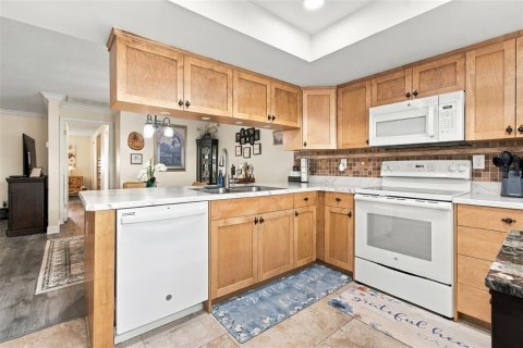 Condo in New Port Richey, Florida, 2 bedrooms  № 2391442 - photo 12