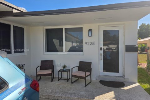 Снять в аренду виллу или дом в Майами, Флорида 4 спальни, 212.19м2, № 1987841 - фото 1