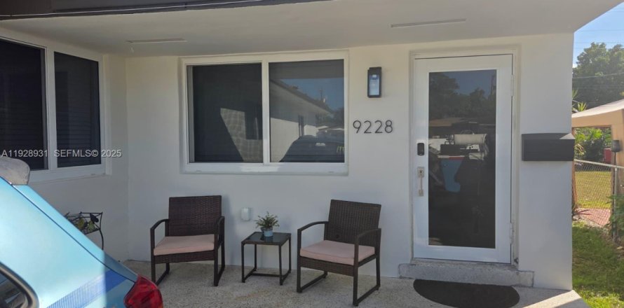 Дом в Майами, Флорида 4 спальни, 212.19м2 № 1987841