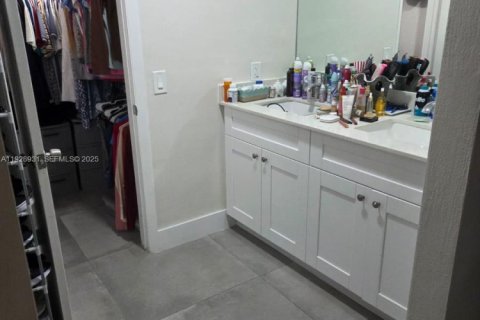 Снять в аренду виллу или дом в Майами, Флорида 4 спальни, 212.19м2, № 1987841 - фото 11