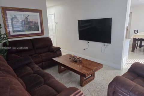 Снять в аренду виллу или дом в Майами, Флорида 4 спальни, 212.19м2, № 1987841 - фото 6