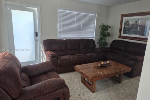 Снять в аренду виллу или дом в Майами, Флорида 4 спальни, 212.19м2, № 1987841 - фото 5