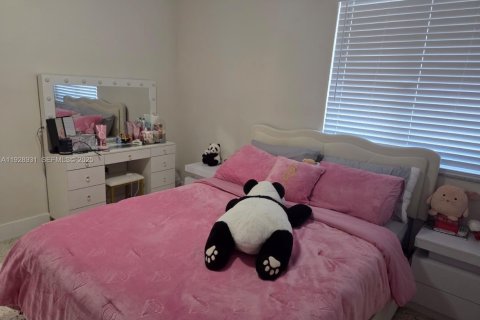 Снять в аренду виллу или дом в Майами, Флорида 4 спальни, 212.19м2, № 1987841 - фото 10