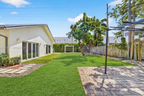 House in Fort Lauderdale, Florida 3 bedrooms, 163.79 sq.m. № 2059041 - photo 22