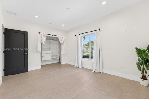 House in Fort Lauderdale, Florida 3 bedrooms, 163.79 sq.m. № 2059041 - photo 12