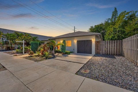 House in Fort Lauderdale, Florida 3 bedrooms, 163.79 sq.m. № 2059041 - photo 25