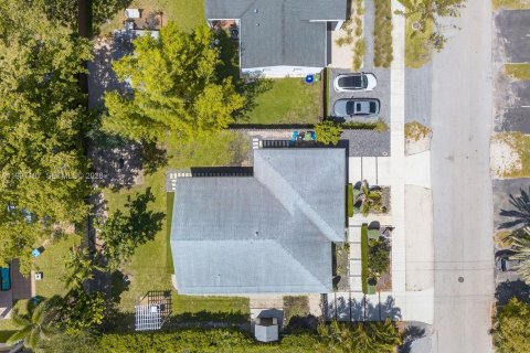 House in Fort Lauderdale, Florida 3 bedrooms, 163.79 sq.m. № 2059041 - photo 27