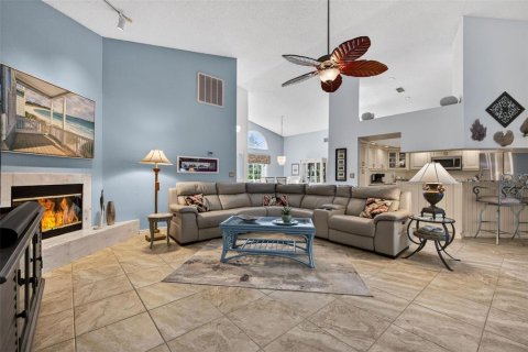 House in Tierra Verde, Florida 3 bedrooms, 211.54 sq.m. № 2204092 - photo 6