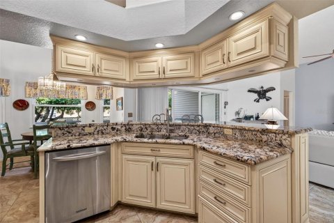 House in Tierra Verde, Florida 3 bedrooms, 211.54 sq.m. № 2204092 - photo 18
