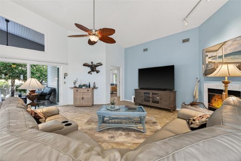 House in Tierra Verde, Florida 3 bedrooms, 211.54 sq.m. № 2204092 - photo 8