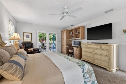 House in Tierra Verde, Florida 3 bedrooms, 211.54 sq.m. № 2204092 - photo 29