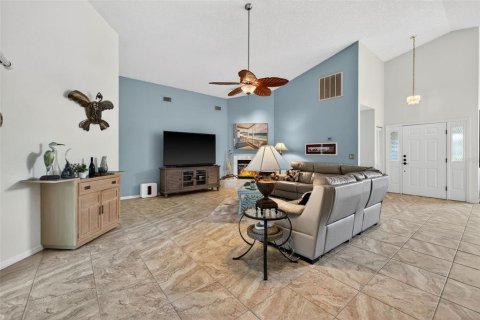 House in Tierra Verde, Florida 3 bedrooms, 211.54 sq.m. № 2204092 - photo 15