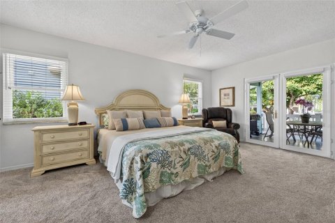 House in Tierra Verde, Florida 3 bedrooms, 211.54 sq.m. № 2204092 - photo 23