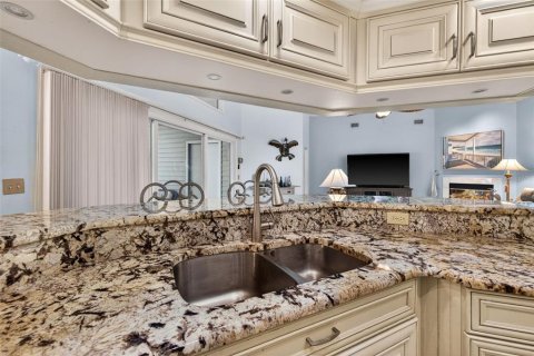 House in Tierra Verde, Florida 3 bedrooms, 211.54 sq.m. № 2204092 - photo 20