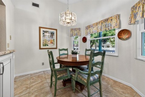 House in Tierra Verde, Florida 3 bedrooms, 211.54 sq.m. № 2204092 - photo 21