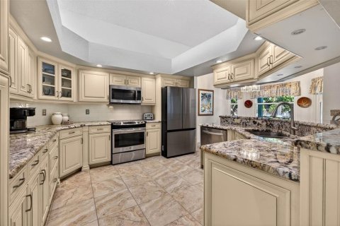 House in Tierra Verde, Florida 3 bedrooms, 211.54 sq.m. № 2204092 - photo 5