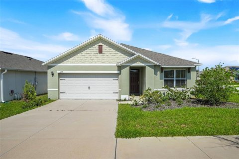 House in Haines City, Florida 3 bedrooms, 160.26 sq.m. № 2215886