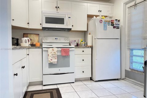 Купить кондоминиум в Лодерхилл, Флорида 1 спальня, 67.82м2, № 1986419 - фото 1