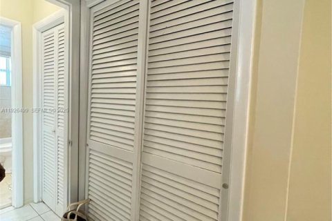 Купить кондоминиум в Лодерхилл, Флорида 1 спальня, 67.82м2, № 1986419 - фото 19