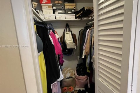 Купить кондоминиум в Лодерхилл, Флорида 1 спальня, 67.82м2, № 1986419 - фото 16