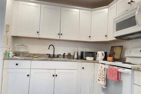 Купить кондоминиум в Лодерхилл, Флорида 1 спальня, 67.82м2, № 1986419 - фото 3