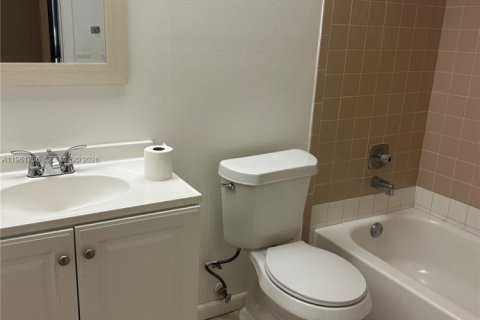 Снять в аренду таунхаус в Хомстед, Флорида 2 спальни, 109.07м2, № 2024513 - фото 8