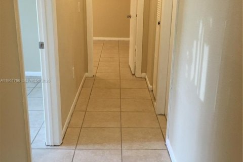 Снять в аренду таунхаус в Хомстед, Флорида 2 спальни, 109.07м2, № 2024513 - фото 11