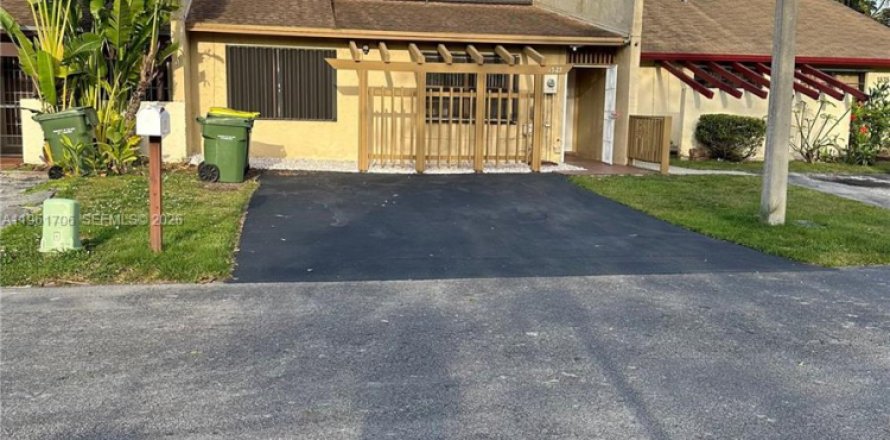 Таунхаус в Хомстед, Флорида 2 спальни, 109.07м2 № 2024513