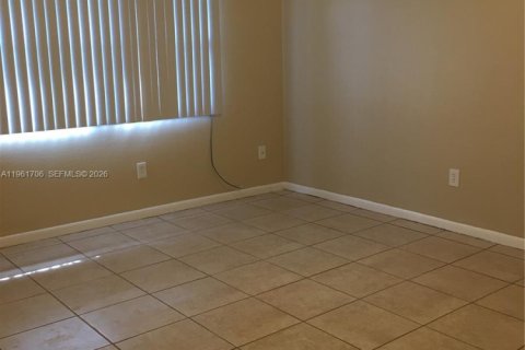 Снять в аренду таунхаус в Хомстед, Флорида 2 спальни, 109.07м2, № 2024513 - фото 13