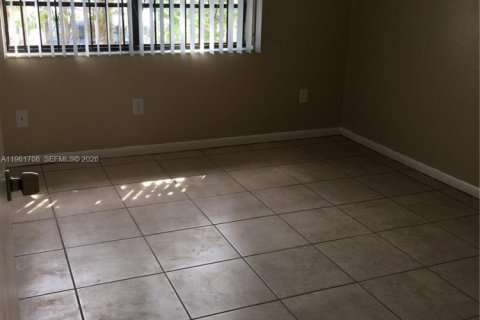 Снять в аренду таунхаус в Хомстед, Флорида 2 спальни, 109.07м2, № 2024513 - фото 12