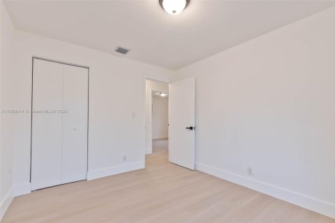 Villa ou maison à vendre à Lauderhill, Floride: 4 chambres, 129.04 m2 № 1947340 - photo 15