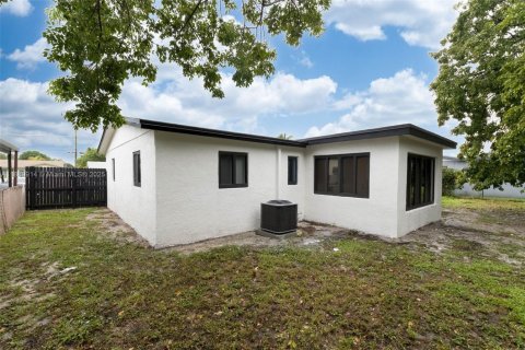 Villa ou maison à vendre à Lauderhill, Floride: 4 chambres, 129.04 m2 № 1947340 - photo 21