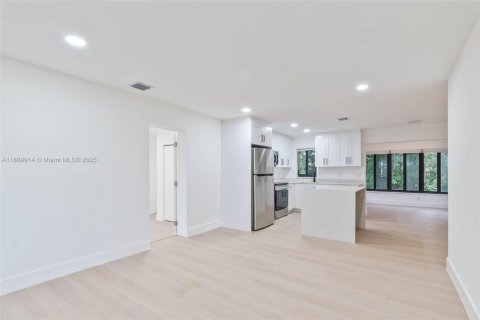 Villa ou maison à vendre à Lauderhill, Floride: 4 chambres, 129.04 m2 № 1947340 - photo 2
