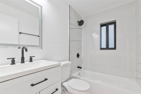 Villa ou maison à vendre à Lauderhill, Floride: 4 chambres, 129.04 m2 № 1947340 - photo 16