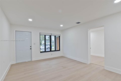 Villa ou maison à vendre à Lauderhill, Floride: 4 chambres, 129.04 m2 № 1947340 - photo 3