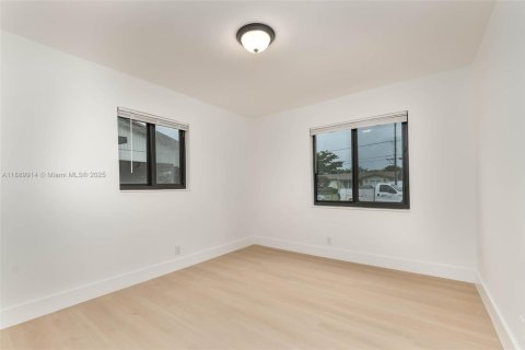 Villa ou maison à vendre à Lauderhill, Floride: 4 chambres, 129.04 m2 № 1947340 - photo 17