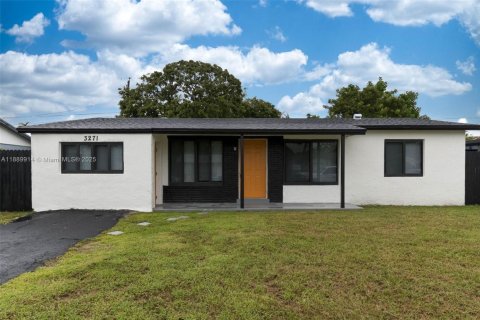 Villa ou maison à vendre à Lauderhill, Floride: 4 chambres, 129.04 m2 № 1947340 - photo 1