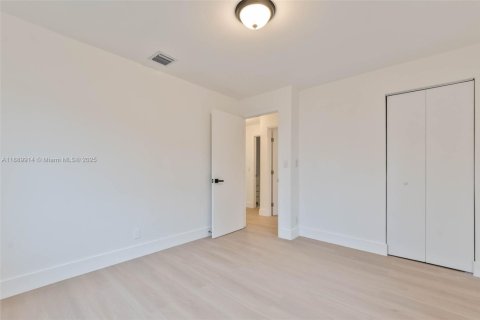 Villa ou maison à vendre à Lauderhill, Floride: 4 chambres, 129.04 m2 № 1947340 - photo 18