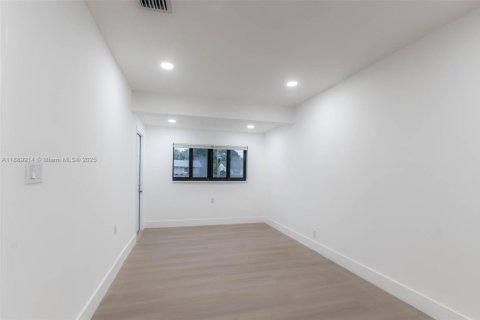 Villa ou maison à vendre à Lauderhill, Floride: 4 chambres, 129.04 m2 № 1947340 - photo 11