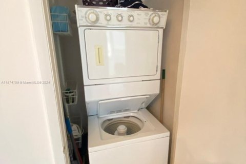 Copropriété à vendre à Sunny Isles Beach, Floride: 2 chambres, 133.31 m2 № 1977202 - photo 30