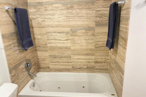 Copropriété à vendre à Sunny Isles Beach, Floride: 2 chambres, 133.31 m2 № 1977202 - photo 24