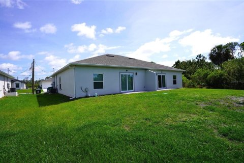 Apartment in Port Charlotte, Florida 3 bedrooms, 102.01 sq.m. № 2258971 - photo 4