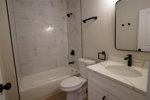 Apartment in Port Charlotte, Florida 3 bedrooms, 102.01 sq.m. № 2258971 - photo 11