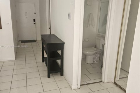 Copropriété à louer à Sunny Isles Beach, Floride: 2 chambres, 81.01 m2 № 1970156 - photo 15