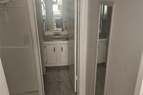 Copropriété à louer à Sunny Isles Beach, Floride: 2 chambres, 81.01 m2 № 1970156 - photo 11