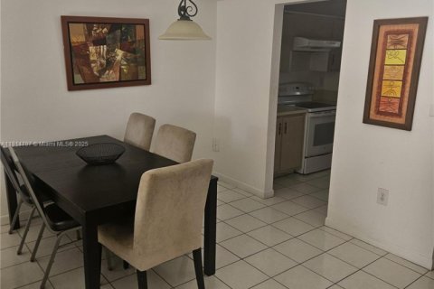 Copropriété à louer à Sunny Isles Beach, Floride: 2 chambres, 81.01 m2 № 1970156 - photo 18