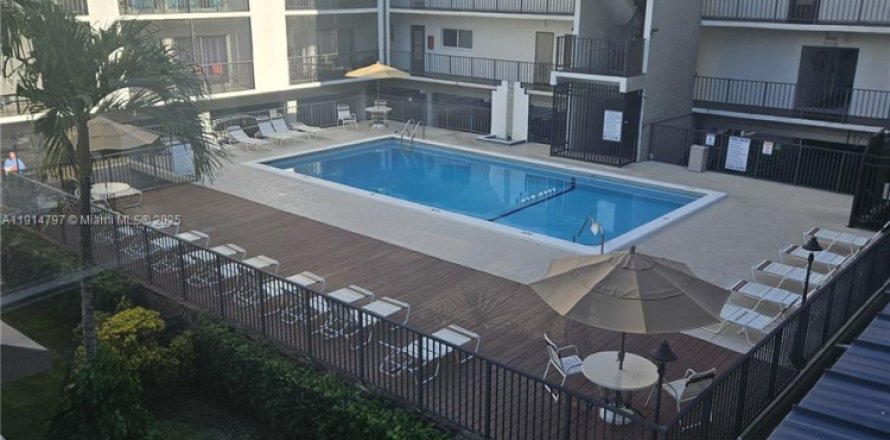 Condo à Sunny Isles Beach, Floride, 2 chambres № 1970156