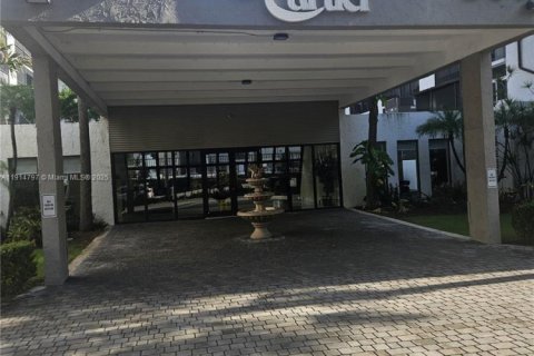 Copropriété à louer à Sunny Isles Beach, Floride: 2 chambres, 81.01 m2 № 1970156 - photo 2